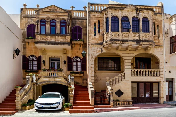 Fachada de un edificio de lujo en Malta — Foto de Stock