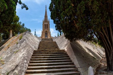 Malta 'daki Neo-Gotik Addolorata Mezarlığı