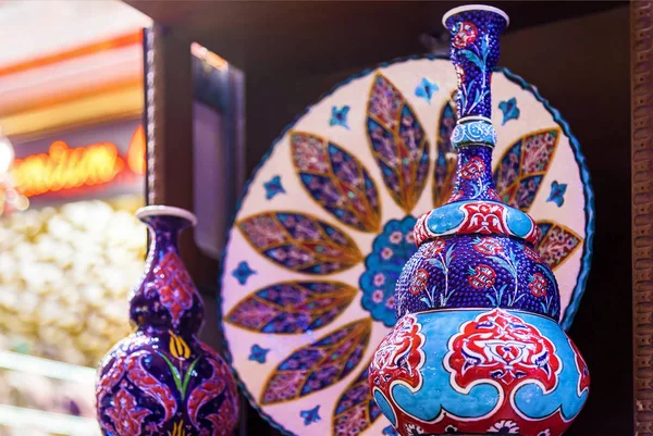 Traditional Turkish decorative ceramics at the market — 스톡 사진