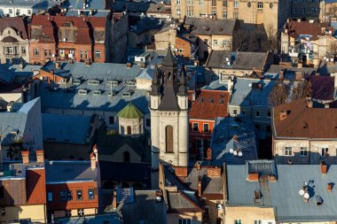 Lviv 'deki renkli geleneksel çatı manzarası çok güzel.