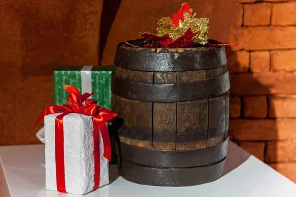 Beautiful indoor decorations with a wine barrel — Stock Photo, Image