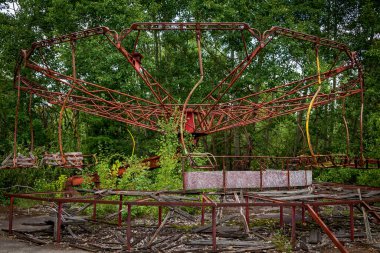 Pripyat merkezinde terk edilmiş bir eğlence parkı, Çernobil dışlama bölgesinde, Ukrayna