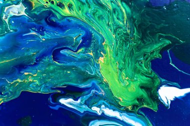 Yeşil ve mavi renklerde güzel bir akrilik arkaplan. Soyut renkli doku, duvar kağıdı, tasarım ve yaratıcılık için arka plan. Renkleri karıştırmak, modern sanat. Akışkan sanat.