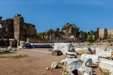 Side'deki antik kentin kalıntıları. Side Türkiye şehrinin eski kalıntıları