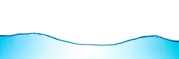 Isolerad på topp blå vatten våg vågrät linje med bubblor bakgrund konsistens — Stockfoto