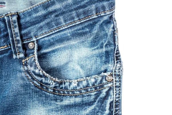 Bolsillo delantero costura jeans azul primer plano aislado sobre fondo blanco — Foto de Stock