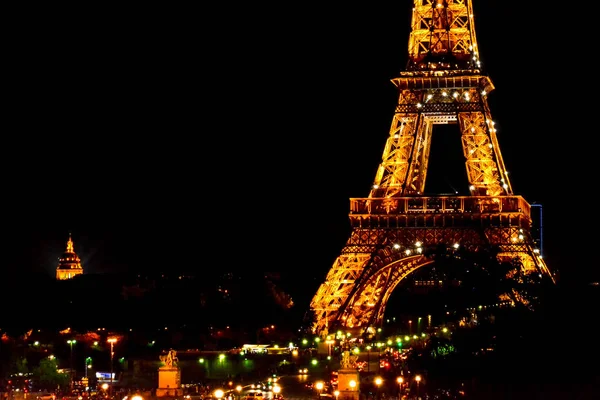 Paris, FRANCE - MAY 27, 2015: Eiffel Tower in Paris at night with illumination. The Eiffel tower is the most visited monument of France with about 6 million visitors every year. — Stock Photo, Image