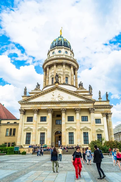 Berlim, Alemanha - 25 de maio de 2015: Catedral Francesa em Berlim - Igreja Reformada Francesa em Friedrichstadt, na Praça Gendarmenmarkt, em frente à Catedral Alemã . — Fotografia de Stock