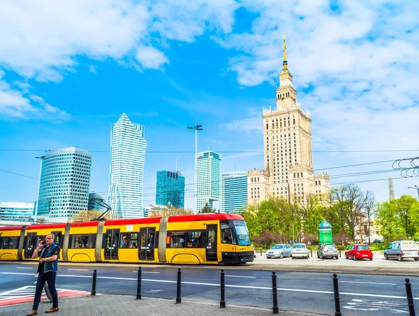 Warsaw, Poland  May 06, 2017: Panorama of Warsaw with modern skyscrapers on a sunny day with a blue sky overlooking the Palace of Culture. The tallest building in Poland - 234 meters. — Stock Photo, Image