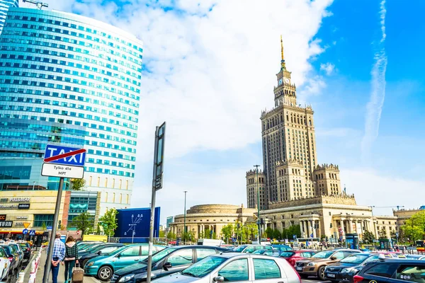 Warsaw, Poland  May 06, 2017: Panorama of Warsaw with modern skyscrapers on a sunny day with a blue sky overlooking the Palace of Culture. The tallest building in Poland - 234 meters. — Stock Photo, Image