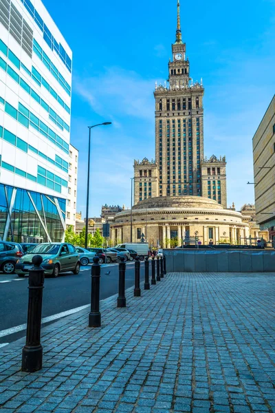 Warsaw, Poland  May 06, 2017: Palace of culture and science in Warsaw on sunny day with blue sky and green trees. — Stock Photo, Image