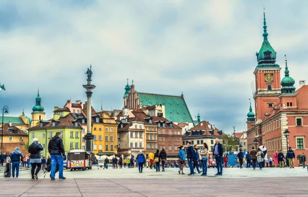 07 maja 2017 r. Warszawa: Plac Zamkowy - Plac Zamkowy w Warszawie znajduje się między Warszawa Stare Miasto i Pałac Królewski w Warszawie. — Zdjęcie stockowe