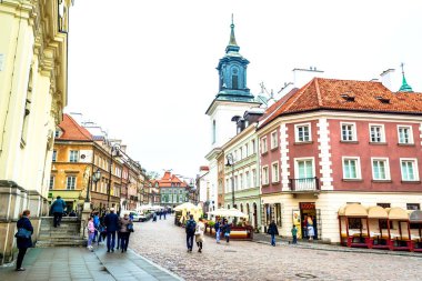 Varşova, Polonya 07 Mayıs 2017: Eski kasaba Varşova - Polonya'nın başkenti Street. 