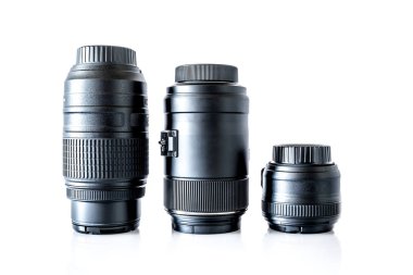 Lensler Slr kamera yakın çekim yansıma beyaz bir arka plan üzerinde izole ile için