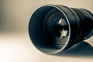 Bir Slr kamera yakın çekim makro lens. Eski retro tarzı vintage fotoğraf.
