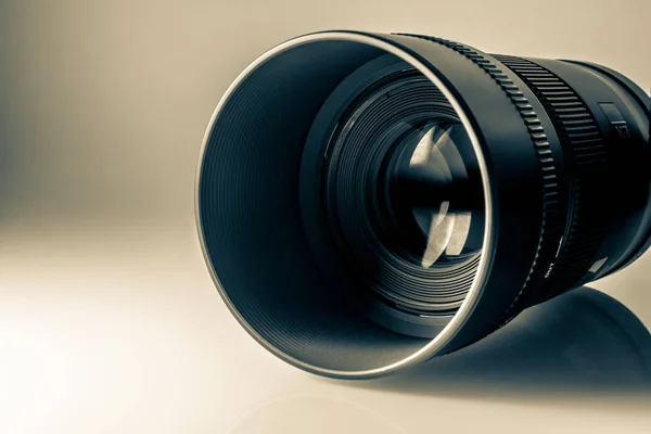 Bir Slr kamera yakın çekim makro lens. Eski retro tarzı vintage fotoğraf.