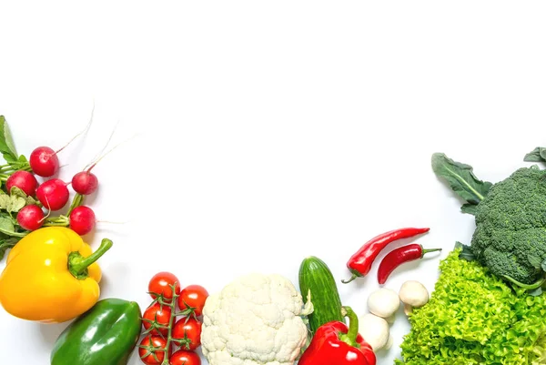 Verduras frescas aisladas sobre fondo blanco. Vista superior . —  Fotos de Stock