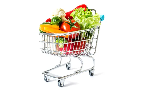 Shopping cart with fresh vegetables close-up isolated on white background — Stock Photo, Image