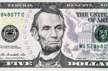 5 dolarlık banknotta Abraham Lincoln 'ün yakın plan portresi..