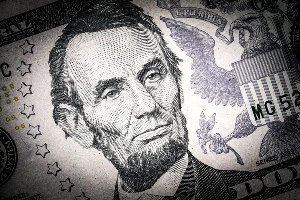 Close-up portret van Abraham Lincoln op een biljet van 5 Us dollars. — Stockfoto