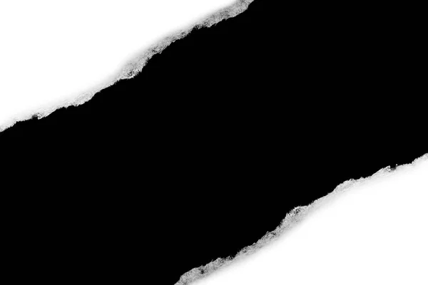 Белая бумага с разорванными краями изолирована с черным изолированным фоном внутри . — стоковое фото