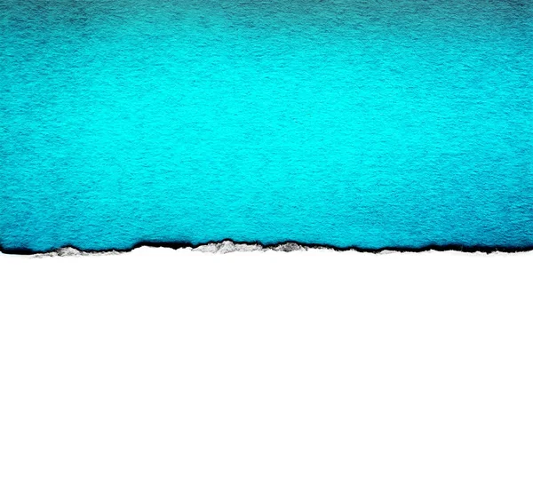 Λευκό χαρτί με σχισμένες άκρες που απομονώνεται με ένα vintage ανοιχτό μπλε χρώμα φόντο χαρτί μέσα. Καλή υφή χαρτιού grunge στυλ. — Φωτογραφία Αρχείου