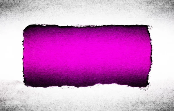 Dziura w papierze vintage z rozdartymi krawędziami zbliżenie z różowym vib — Zdjęcie stockowe