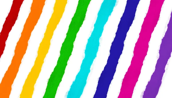 Tiras de papel multicolor, todos los colores del arco iris y papel aislado blanco con bordes rotos entre ellos. Capacidad de cortar cualquier tira . — Foto de Stock
