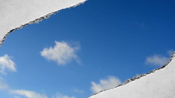 Temps Créatif Tours Vidéo Nuages Mouvement Rapide Dans Ciel Bleu — Video