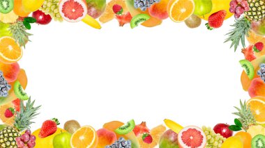 Beyaz arka planda izole edilmiş pek çok farklı tropikal parlak meyve çerçevesinin yaratıcı fotoğrafı. Yukarıdan bak. Kopya alanı olan parlak yaz meyve deseni.