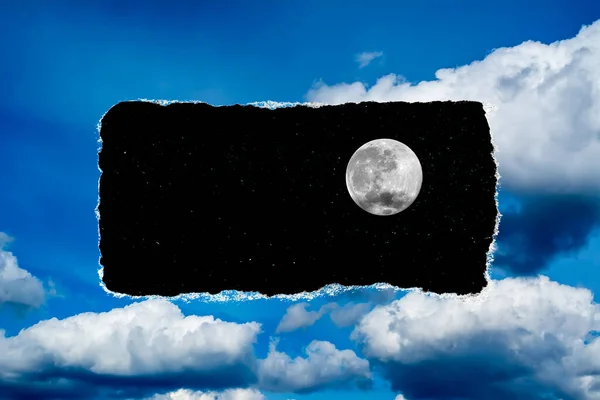 Ein Loch Tageshimmel Mit Abgerissenen Rändern Wie Auf Papier Mit — Stockfoto