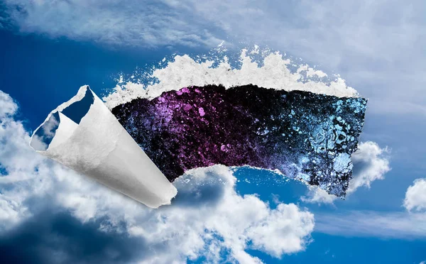 Agujero Cielo Día Con Bordes Rotos Como Sobre Papel Con — Foto de Stock