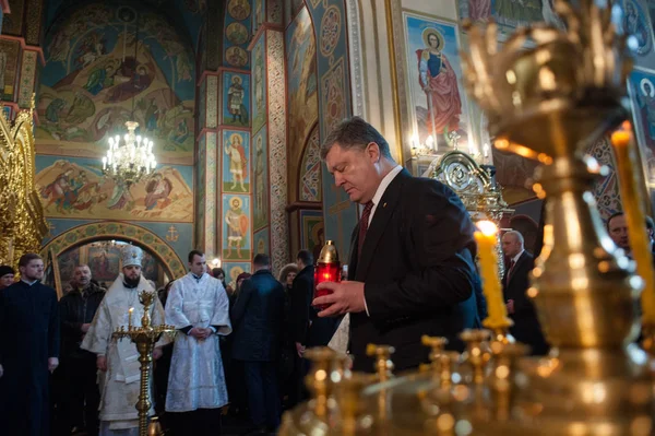 Ukrainische Politiker ehren Gedenken an getötete Euromaidan-Aktivisten — Stockfoto