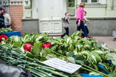 Kiev insanlarda onur bellek bunlardan Manchester terörist saldırıda öldürüldü.