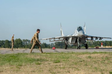Ukraynalı pilotlar hava askeri tatbikatlar tamamlandı