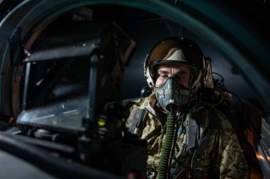 Ukraynalı pilotlar hava askeri tatbikatlar tamamlandı