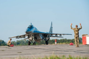 Ukraynalı pilotlar hava askeri tatbikatlar tamamlandı
