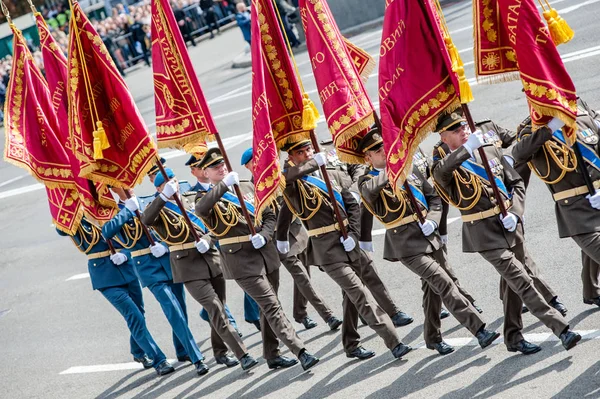 Militaire parade voor de dag van de onafhankelijkheid van de Oekraïense — Stockfoto