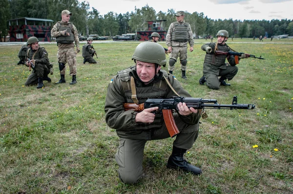 Militärische Ausbildung der Reservisten der ukrainischen Nationalgarde — Stockfoto