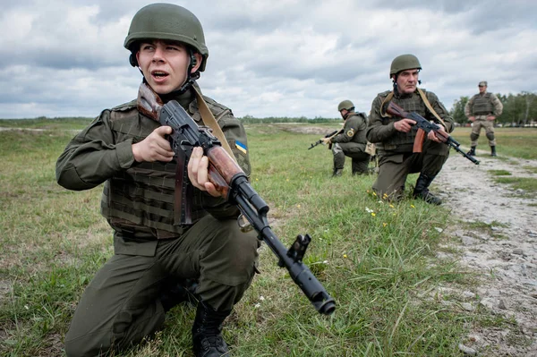 Militärische Ausbildung der Reservisten der ukrainischen Nationalgarde — Stockfoto