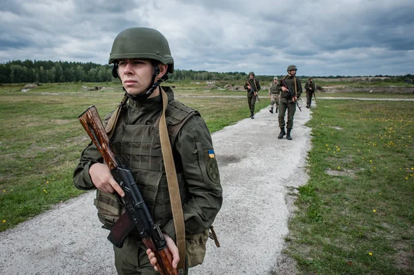 Militärische Ausbildung der Reservisten der ukrainischen Nationalgarde — Stockfoto