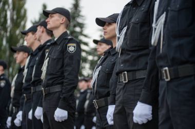 13 Ekim 2017. Kiev, Ukrayna. Öğrenciler iç işlerine Ulusal Akademisi ve polis memuru yemin.