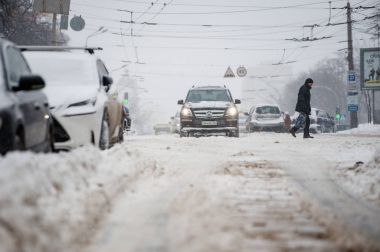 1 Mart 2018. Kiev, Ukrayna. Ukrayna Kiev aşırı soğuk dalgası ve şiddetli kar yağışı tarafından vurmak başkenti.