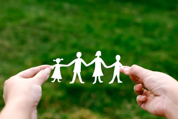 Familia feliz de cuatro personas — Foto de Stock