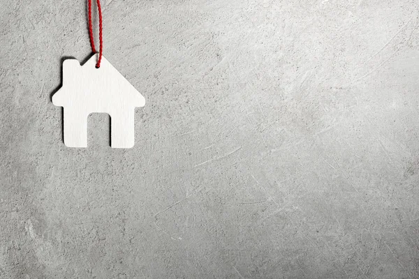 Beautiful lodge against the background of a gray wall — Stock Photo, Image