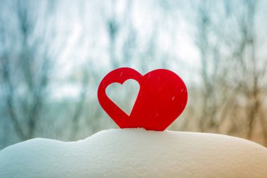  Kış arka plan üzerinde güzel kalpler
