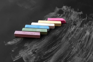 bir yönetim kurulu veya sanat ve yaratıcılık tebeşir