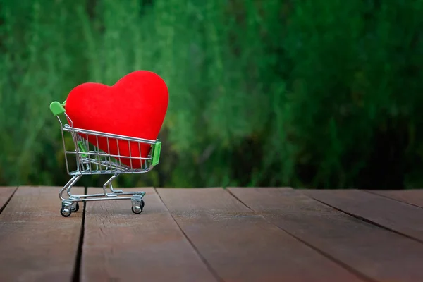 Love symbol mot bakgrund av en vägg — Stockfoto