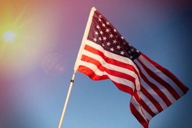 Amerikan bayrağı gökyüzü arka planı