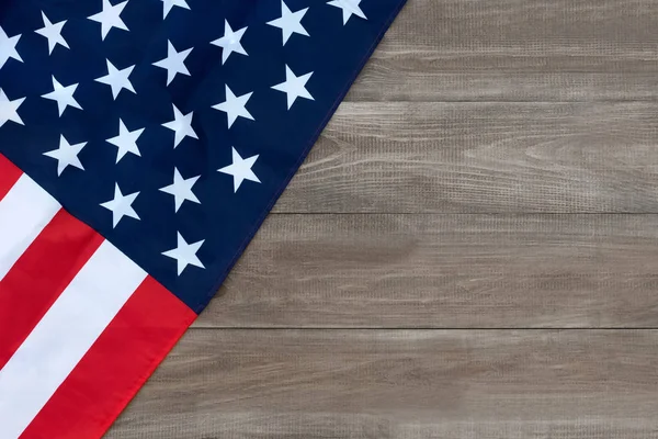 Americká vlajka na dřevěném prkénku — Stock fotografie